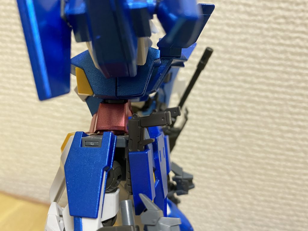 ビームサーベルがあるところにハンドガンを入れてます。
バルバトスの手ではAGE2のサーベルが持てなかったので代用です。