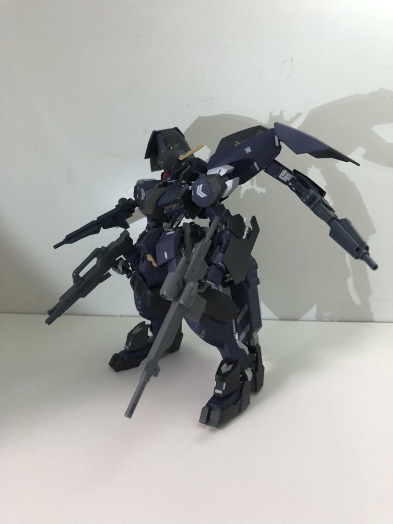 射撃武器を待たせてみましたがシリーズが異なる武器を持たせると違和感しかないですね。