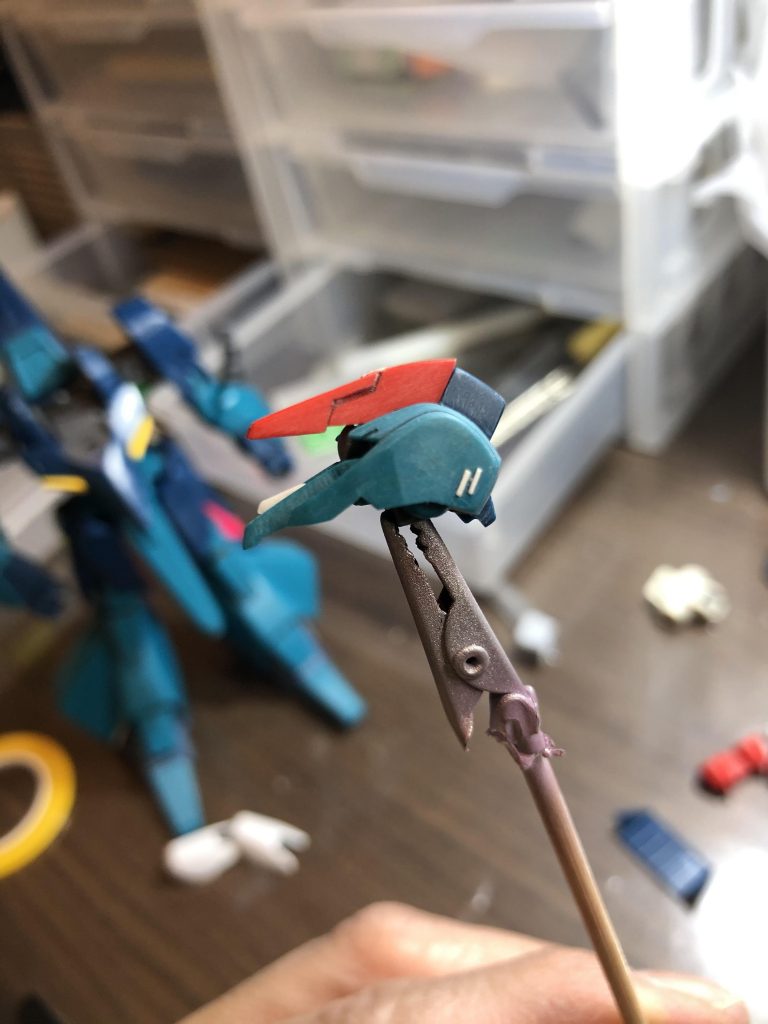 赤色のパーツの開閉角度を調整しました。