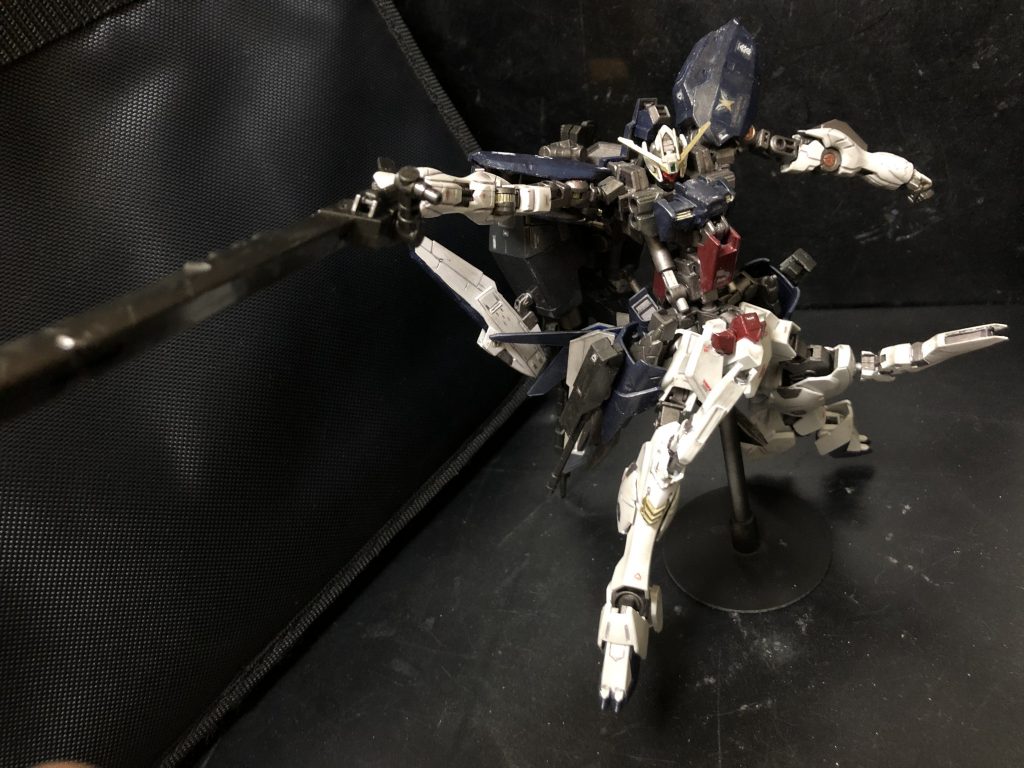 亜里沙「リュウ、敵の上空よ。覚悟はいいかしら?」リュウ「おおよ!クソっ武者震いがしやがるぜ。」亜里沙「リュウ!ハシュマルの制御中枢ユニットを狙って!ヤツを倒せば周りのプルーマも停止するわ。外して敵に囲まれたらアウトよ。」リュウ「な、なんちゅう博打だよ!?」亜里沙「行くわ!」リュウ「くらいやがれ!!うおおおおおおーーーっっ!!!」