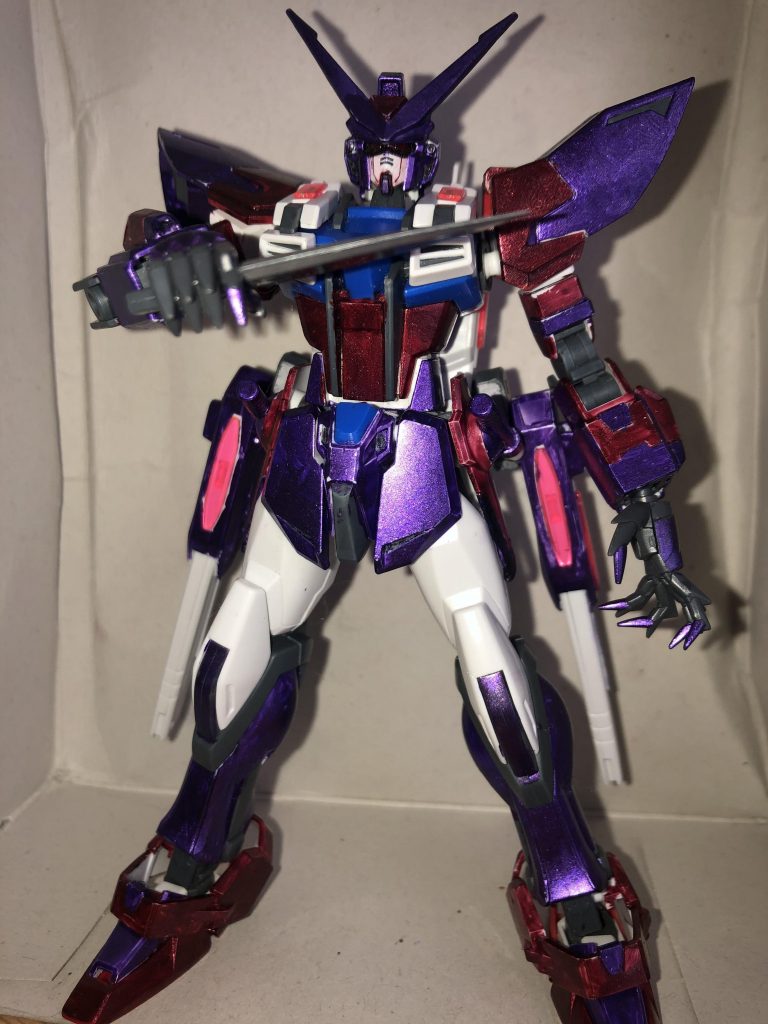 通常の武装に加え出刃包丁等、近接戦闘に特化した武器も使用。