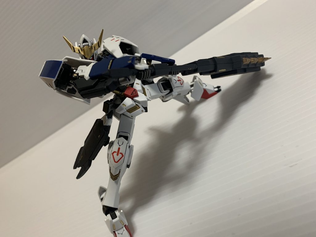 23話の第6形態

立ち塞がる奴は全部ぶっ潰していきます。

両肩をグレイズリッターの物に、サイドアーマーを新規スラスターに換装。