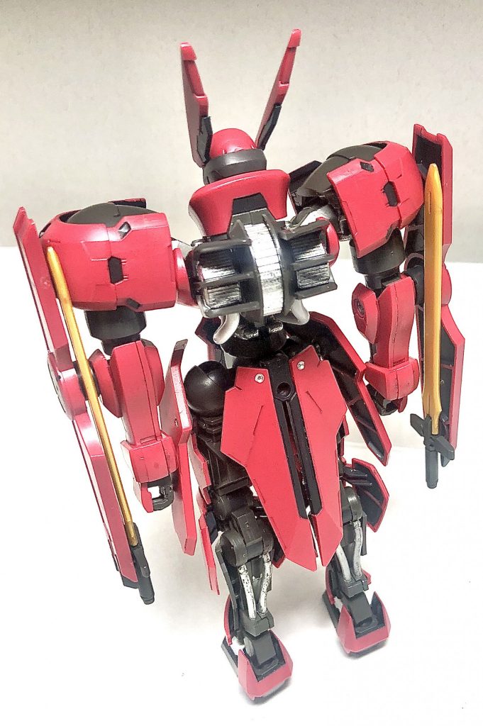 とりあえず、まずはグリムゲルデのフロントとリアを、
こちらも前作同様、塗装と墨入れくらいで、特筆する改造等は無し。
個人的な意見だけど、ヴァルキュリアフレームってパイプやスラスターとかのフレームの露出した部分、シルバーで塗装するの照明とかで反射するの見た目カッコよくてめっちゃ好き。