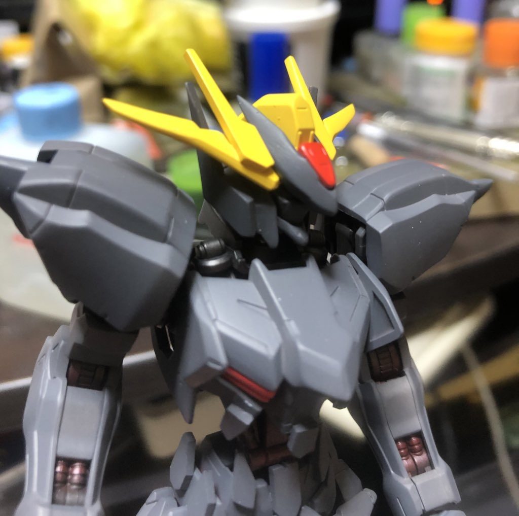 パーツのバランス確認しています、この時はフレームは赤系のメタリック塗装にしようと思ってました