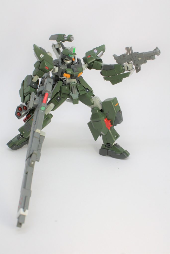 榴弾砲を手持ちで
本当はもっと上手く構えさせたかったのですが股間部の塗装剥げが怖く上手くいかず...(クリアランス調整はしているのですがやはり怖い...)