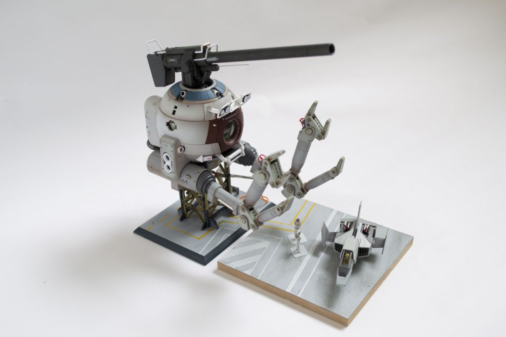 台座は連続して見えるように、ラインがつながるよう塗装しました