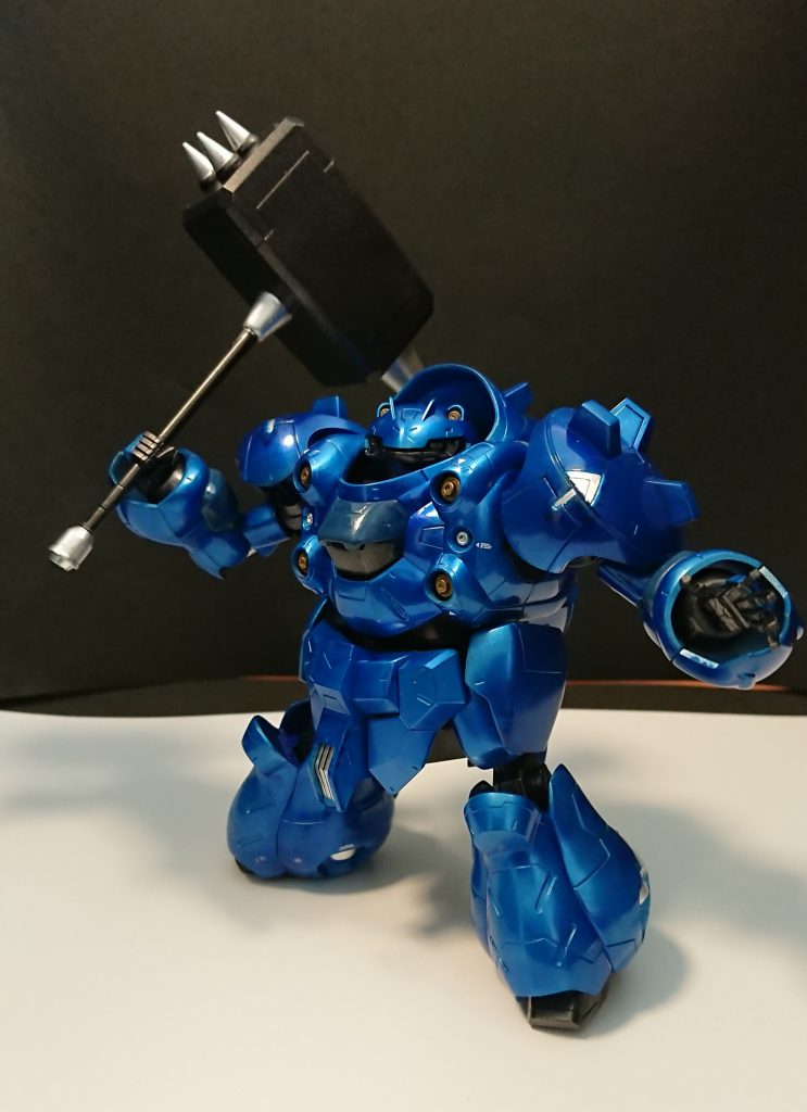 グシオンと言えばハンマー。スパイクのせいで禍々しさがアップしてます。