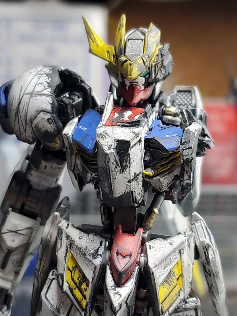 ジオラマの映えを優先して、過剰にボロボロにしちゃってます。ボロボロのモビルスーツっていいよねッ(*´∀｀*)