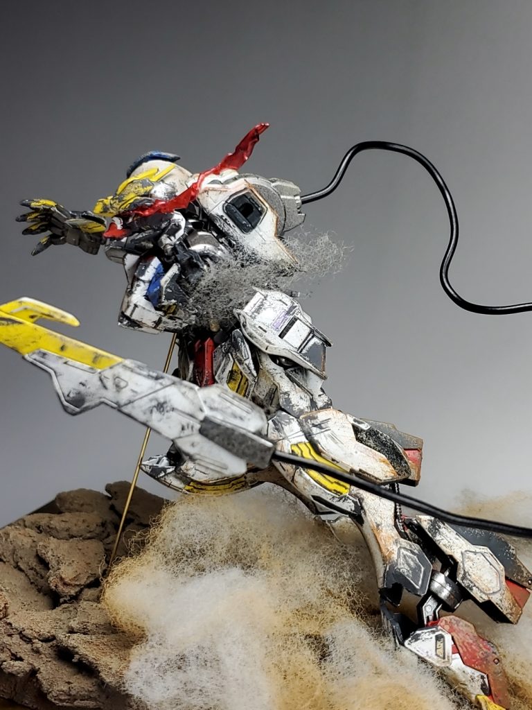 瞳のエフェクトは透明なポリエチレンを炙ったり捻ったり。そのあとから塗装しています