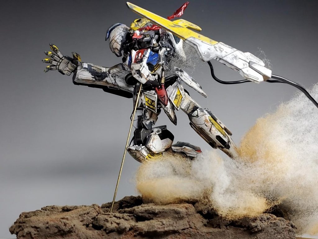 本体は首を角度つけられるように改造し、全塗装後にダメージ処理などしています