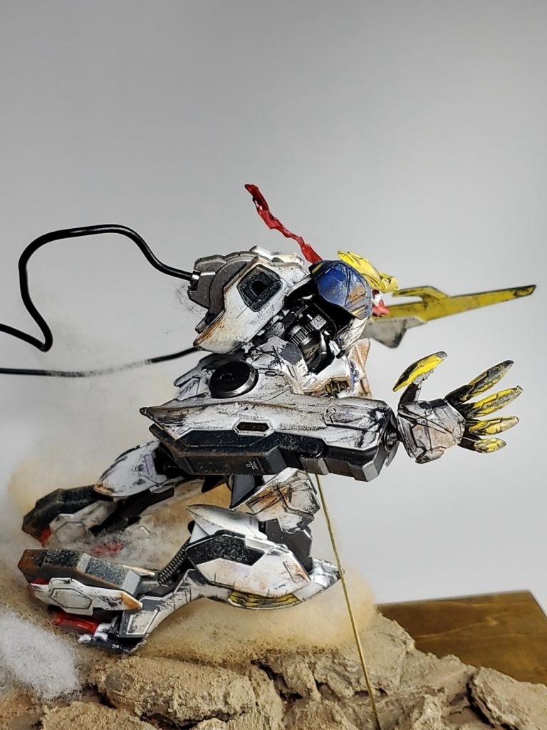 土台は発泡スチロールと百均の木の箱をやすったりニス塗ったり。ジオラマ用のアーステクスチャーで塗装しています