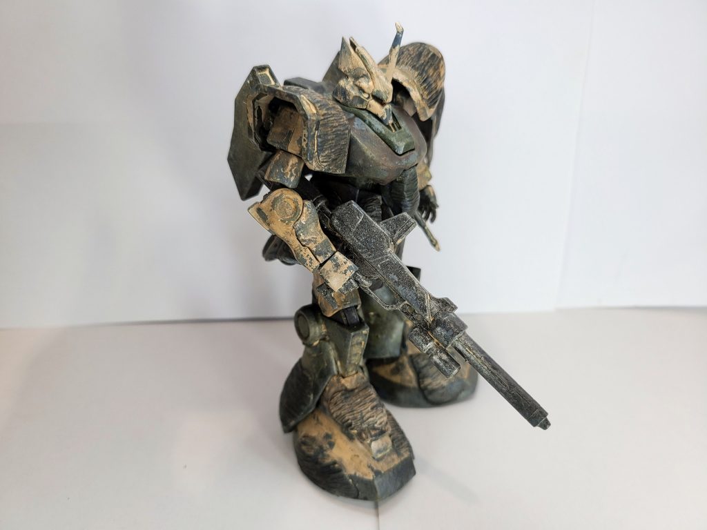 ビームライフルはHGUC リゲルグのものを使用。
足部及び右肩パーツもプロトタイプドムのものに変えています。