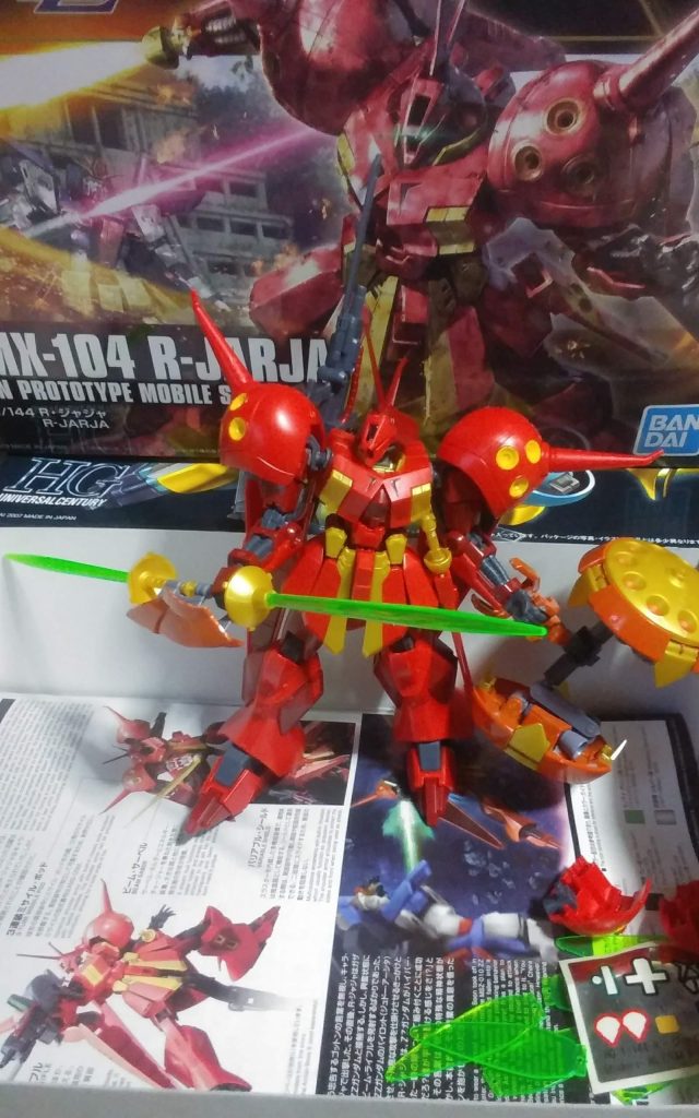 ツインビームサーベルです。ゲルググのビーム薙刀見たいに回転しながらガードできます。