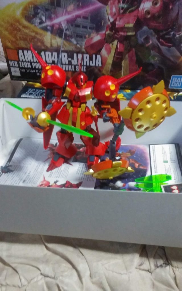 次に、ツインシールドです。シールドの真ん中にビームマグナムが撃てるようになりました。ビームマグナムサーベルも展開可能です。