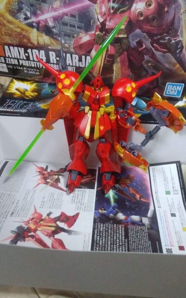 R・レフレスは、ヤタノカガミ改の装甲を持っています。
ヤタノカガミ改は、ヤタノカガミの装甲とヤタノシラホコの装甲を合成して、2つの装甲を一つにしたのが、ヤタノカガミ改です。実弾、格闘の攻撃を受けるとヤタノシラホコの能力が発動し、機体の傷を治します。
ビーム系、ビーム格闘系の攻撃を受けるとヤタノカガミの能力が発動し、弾き返し、ビーム系の攻撃は跳ね返し、撃って来た機体に弾き返すことが可能です。