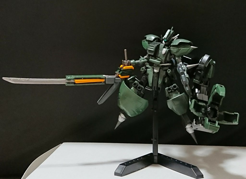 オーバー・ワァーム
自動で稼働する大型のサブ・アーム。
機体の開発者が言うには破壊力だけなら本機を上回るらしく、アームの中心部からは炎を放出できる。
自動で近くにある物質(木や岩)等を敵に向かって投げつけたり対象を拘束し隙を与えないよう間髪いれずに壁や地面に叩きつけながら炎上させ内部フレームを溶かすなんて事も行う。