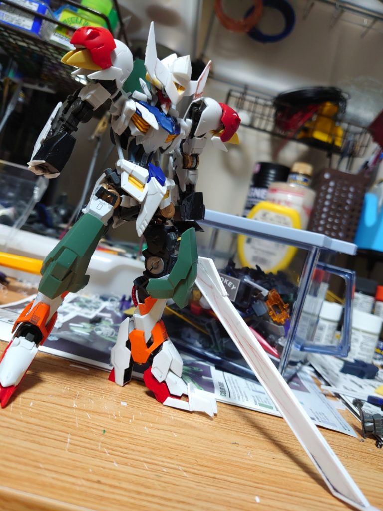 大太刀メイス、グリムリーパーの刃、角など今までで一番プラ板使いました
ちなみに足はダンタリオンの再販が待ちきれず過去作のガンダムアモンから泣く泣く取り上げました
ごめんなアモン…