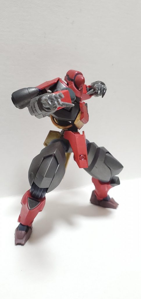 百錬の、脚部はお気に入りです。
太ももがしっかりして脚先に向けて細くなるデザインは好みです。