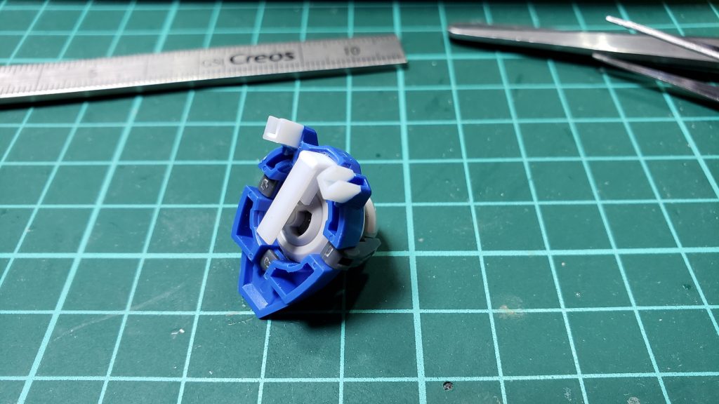 ドライヴの接続ジョイントはプラ材からてきとーに作りました。
ちなみにドライヴもRGから拝借。