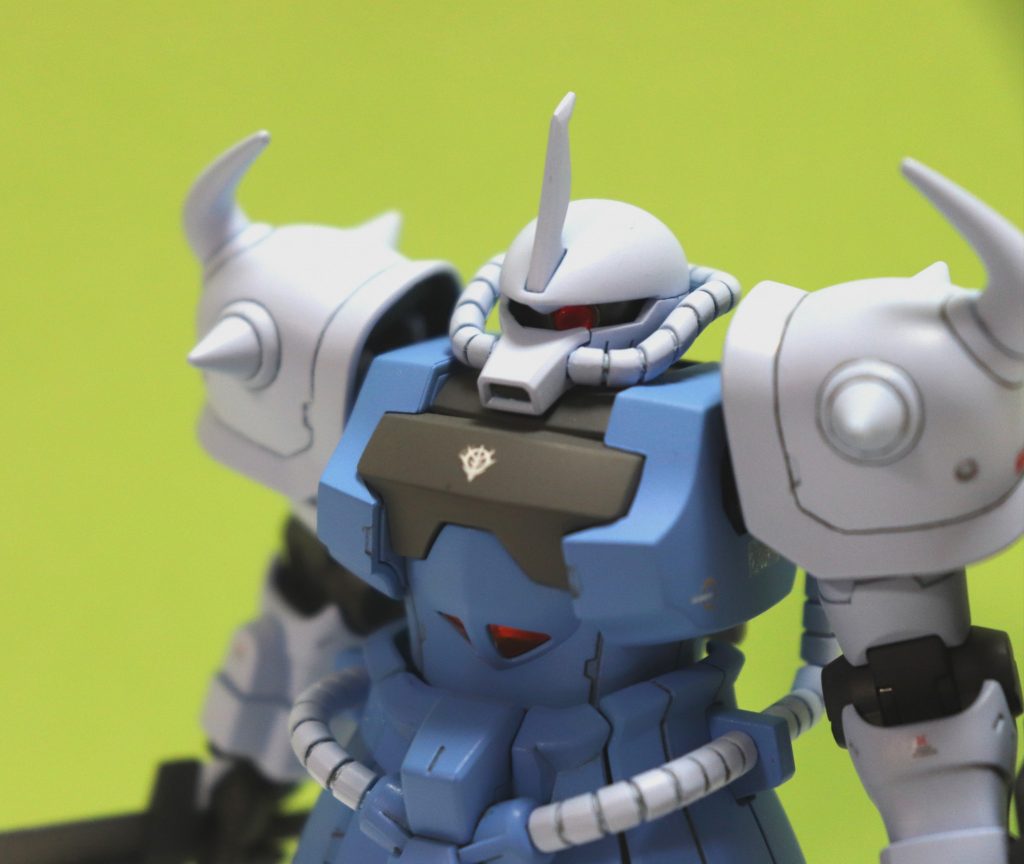 モノアイは100均のUVレジンです。