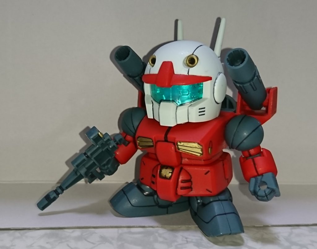 バルカン砲の塗り分けは設定と違います。
私の中でバルカン砲の色分けパターンはガンダムやジムの塗り分けなので🖍️
カメラはクリアーパーツなのでトップコート時にマスキングし曇らないように。