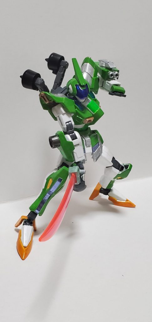 ・大型サーベル
ミノフスキードライブの余剰エネルギーを使用し稼働している。
左腕部のビームサーベルよりも強力で、更に分厚い装甲も切り裂ける。