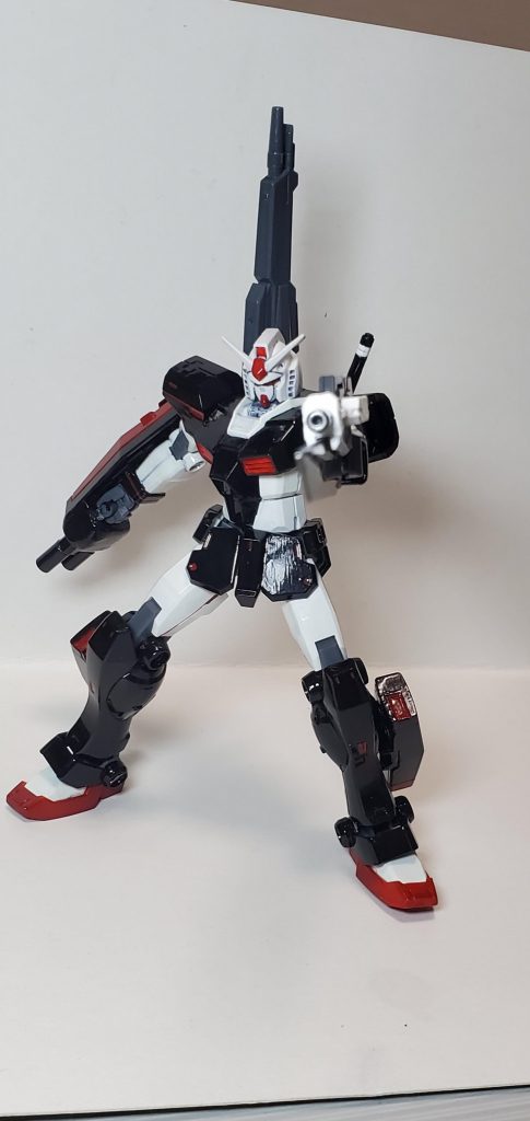 ビームライフルにブレードの装備された銃剣も装備されています。