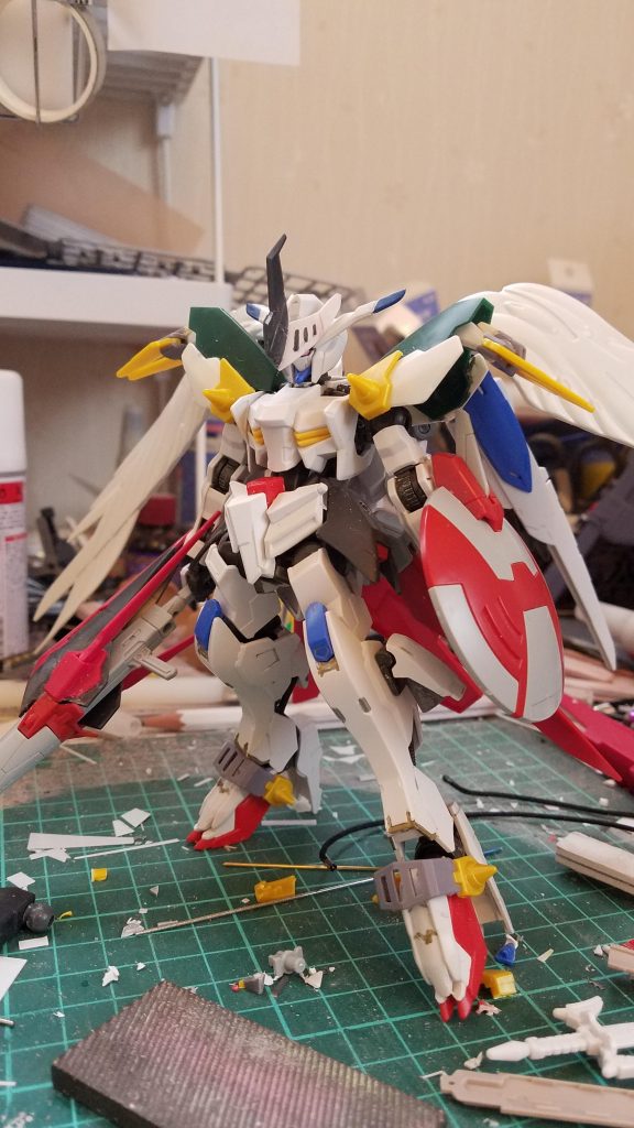 製作②
頭に騎士らしくバイザーを作成。
思った形にするために3回ほど作り直しました(^_^;)))
