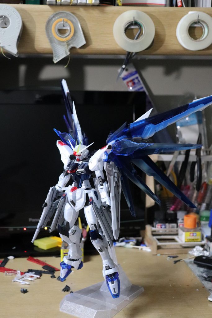 武装はフェイズシフト装甲ではないのでサフ吹いて全塗装してます羽のクリアがとてもきれい 