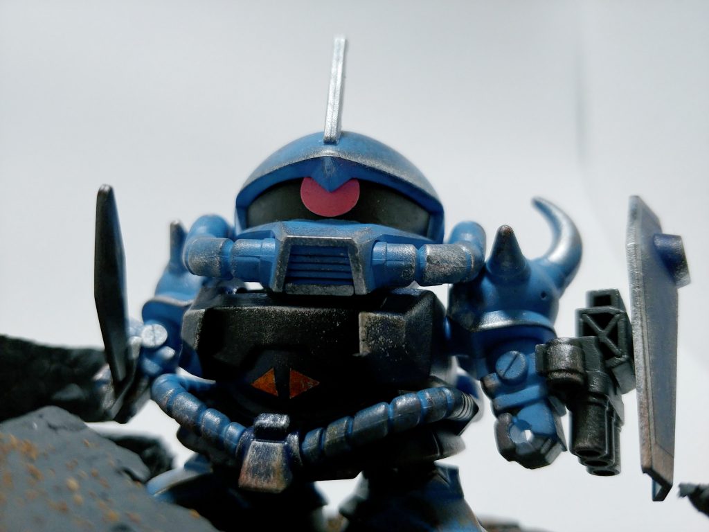 手のひらサイズのジオラマ。鉄道模型用の砂を初めて使いましたが、なんかいい感じになりますね