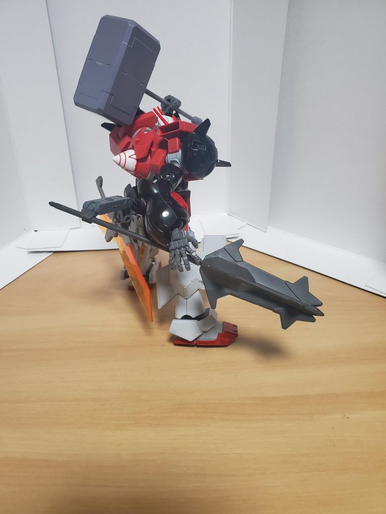 武装として追加したメイスはアームで展開可能。バルバトスと同じように、手までの移動、保持か可能です。
作って、組み換えて、塗装してといろいろ自分なりにやってみましたが、なかなかに厨二な機体が出来たかなと思います。
もしかしたらまたもう少し直すかも知れませんが、ひとまずはこれで完成です。
ここまで長々と見ていただいて、ありがとうございます❗