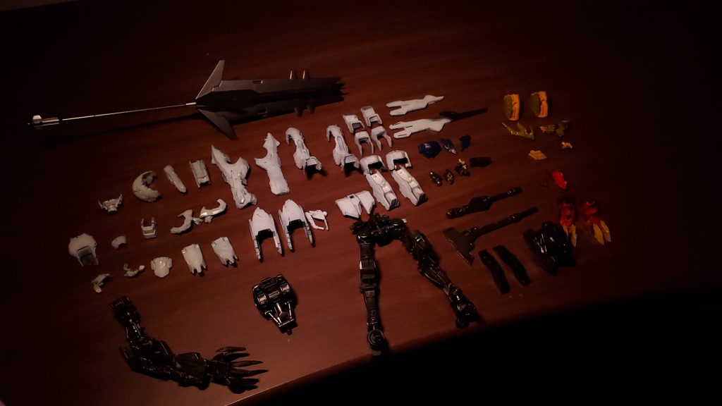 塗装したパーツを並べ組み立てて完成！！