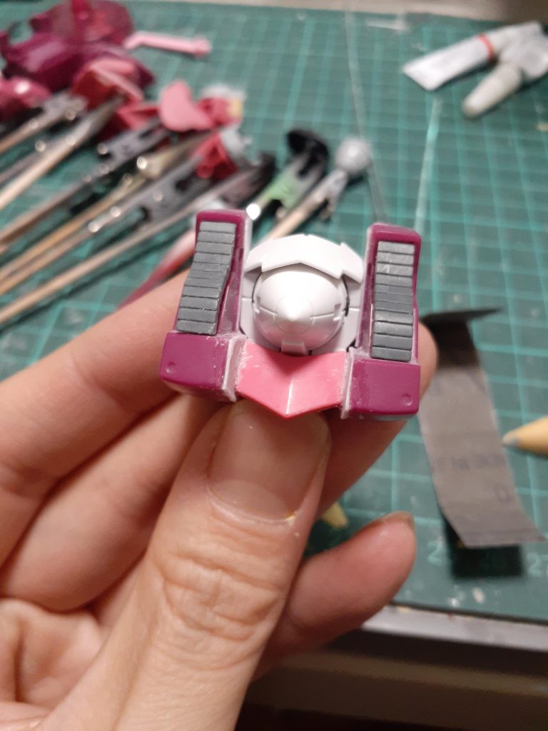 バックパックはトランジェントのドライヴをキュベレイの胴体のパーツで囲んでみました