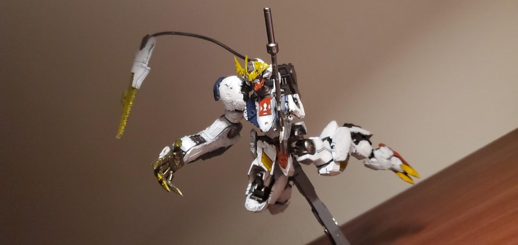 飛びかかるようなシーン