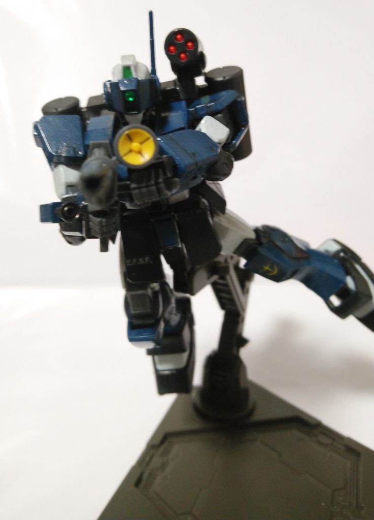 メインウェポンはRX-78-2と同様のビーム・ライフルである。
なお、元々狙撃用MS故に精密射撃も可能。