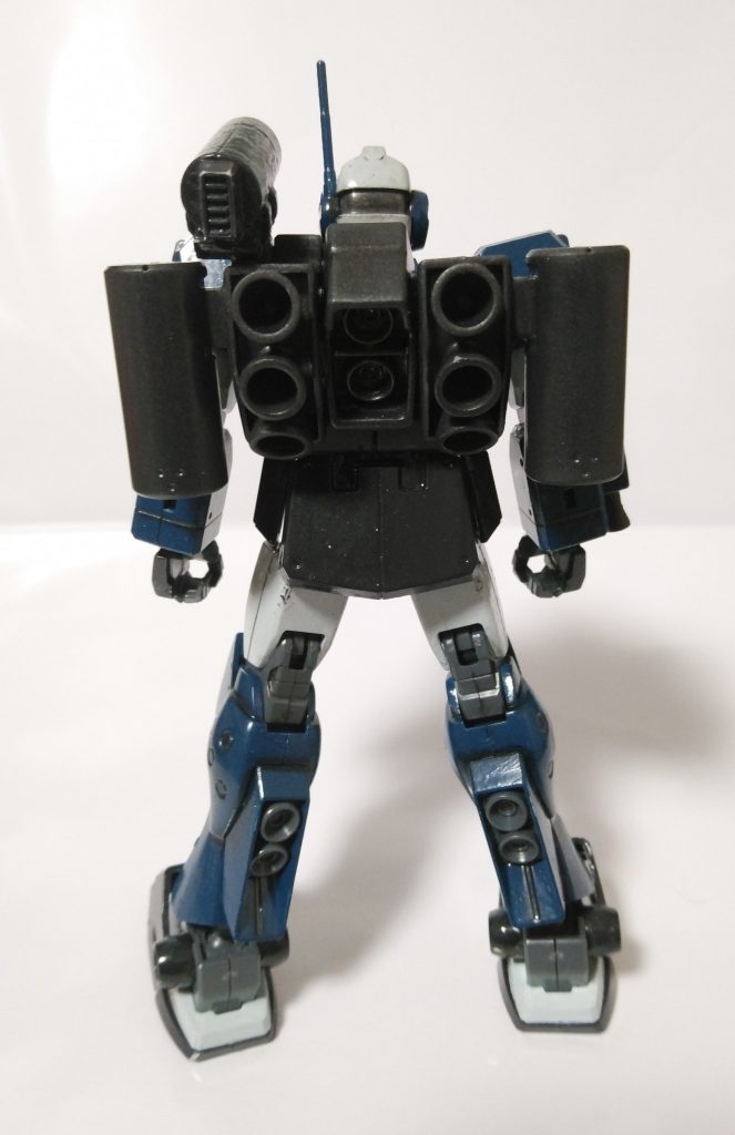 リアビュー
バックパックにはプロペラントタンクと迎撃用4連装ミサイル、そしてスラスターユニットが増設されている。