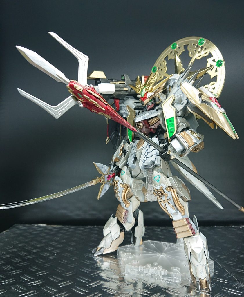 肩に「羅武駄大目牙(ラムダオメガ)」を装備して、「完全武装大将軍」形態に