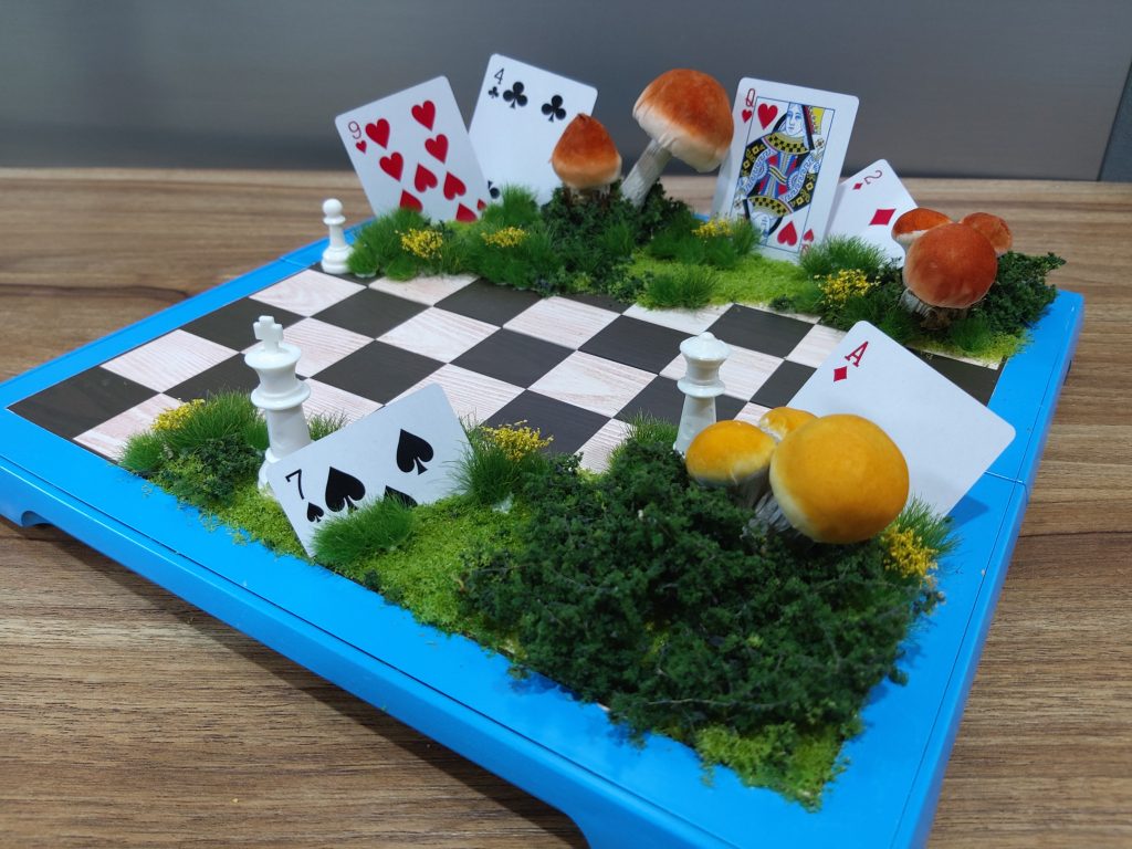 「最初の」ジオラマが終わりました。
 
 あまりにも面白くて、動画のコンセプトと心が回復される、非常におもしろく作りましたね。 製作する3週間ほどかかったようです。
 
 （キット塗装はすべて缶スプレー塗装です。）
 
 不足がきれいに見てください。