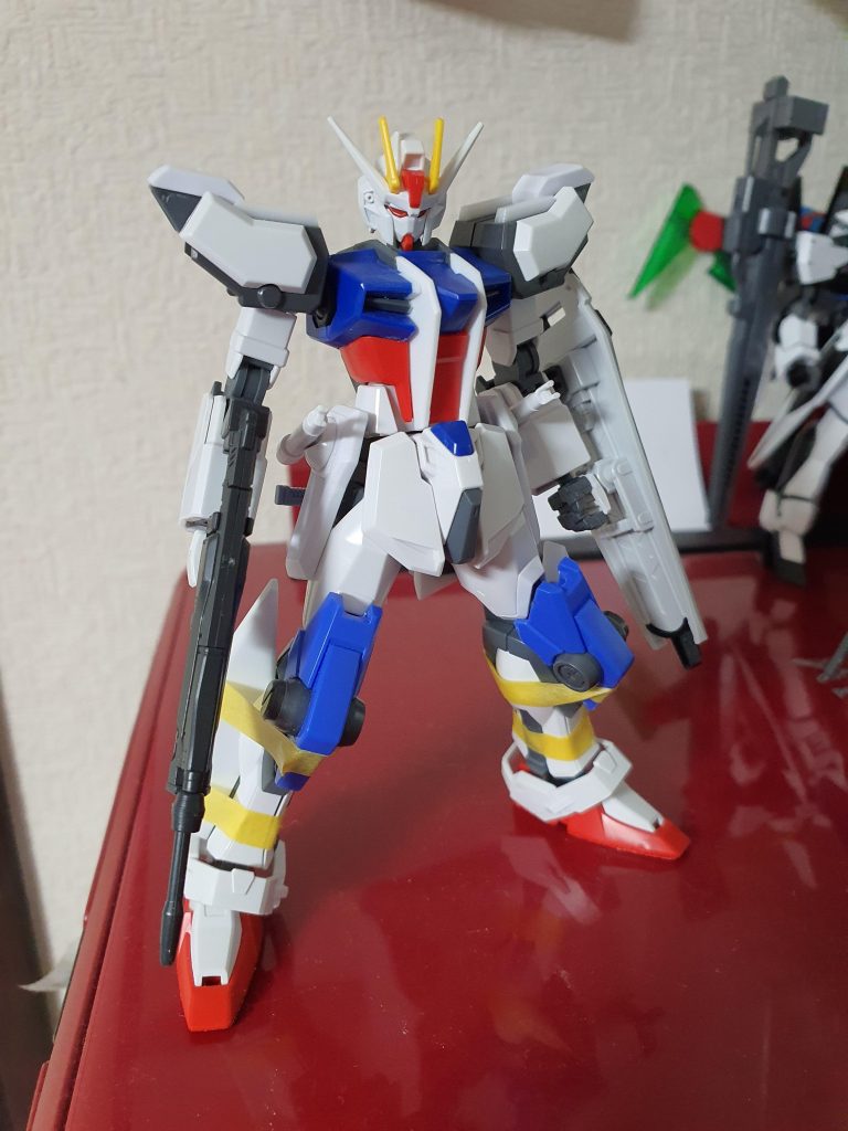 サイドスカート・リアアーマーと脚部横のバッテリーユニットはプラ板スクラッチです。
肩のスラスターユニットは余剰パーツになるビルドストライクのスラスターを加工して使ってますｗ