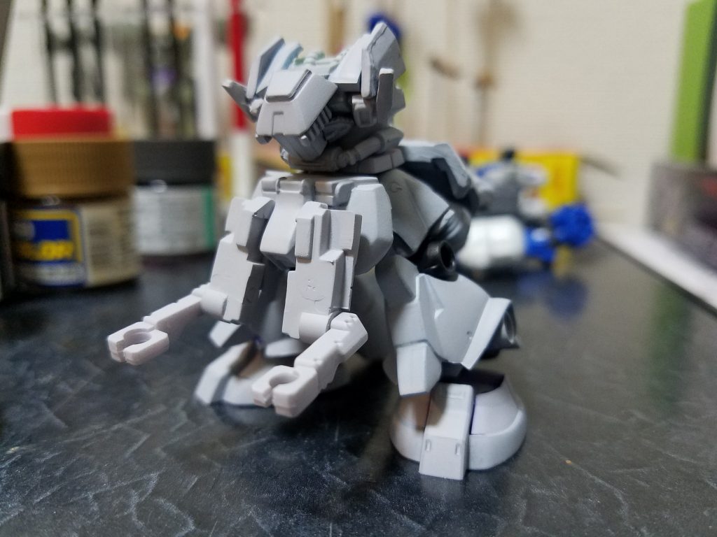 腰部サブアームを付けたくなり、急遽増設。
塗装中に思い付いて追加することも多いです。