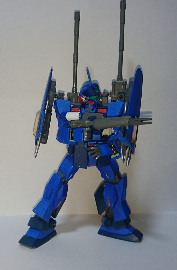 ジムコマンドのビームガンは、他のビームライフルの先端を付け足したことで、ビームライフルとして運用します。