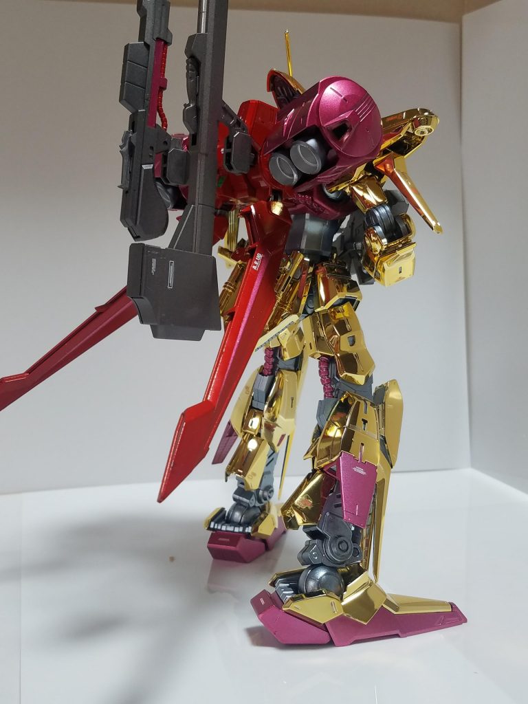 ライフル,バズーカの懸架状態
分かりずらいですが、スタビライザー？の側面に塗り分けのラインを足してアクセントにしています