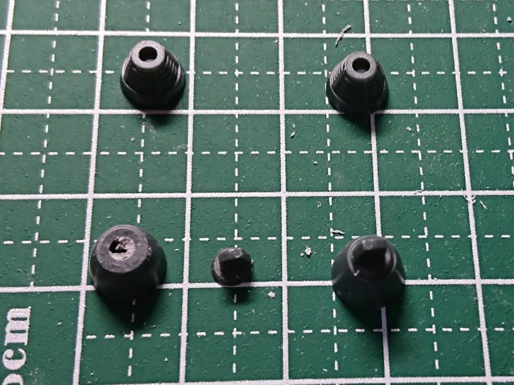 キットのバーニアパーツはのっぺりして味気なかったので、WAVEのバーニアパーツを使用しました。