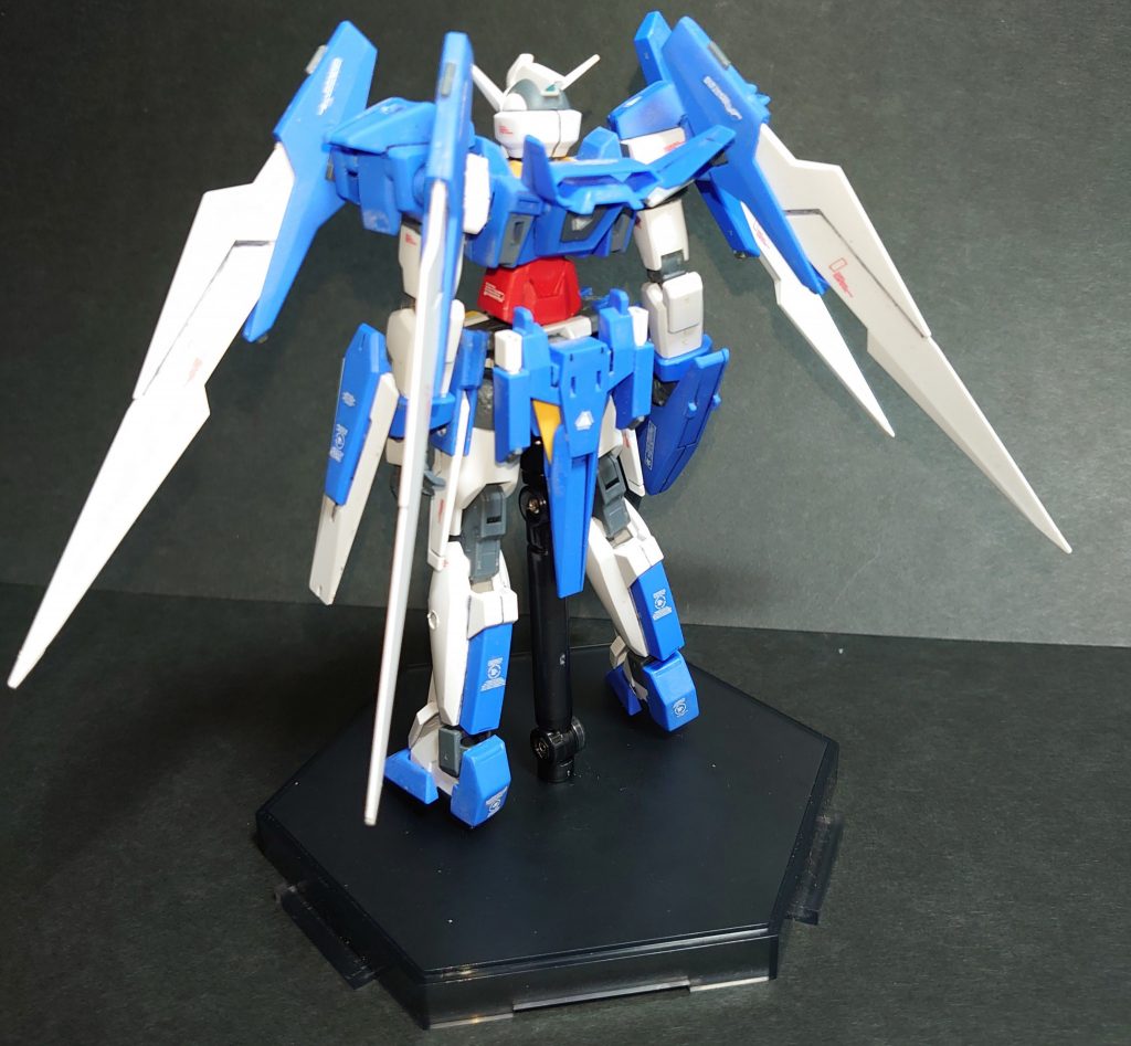 *・背面*
ＭＧのＡＧＥ-２やエクバを参考にバーニアがありそうな箇所にバーニアモールドを追加しています。
モールドを追加した箇所は肩部装甲裏側、可変翼上部と裏側、リアスカート、足裏です。
アレンジ箇所は[以前のダークハウンド](https://gumpla.jp/hg/195716)の時に近いです。