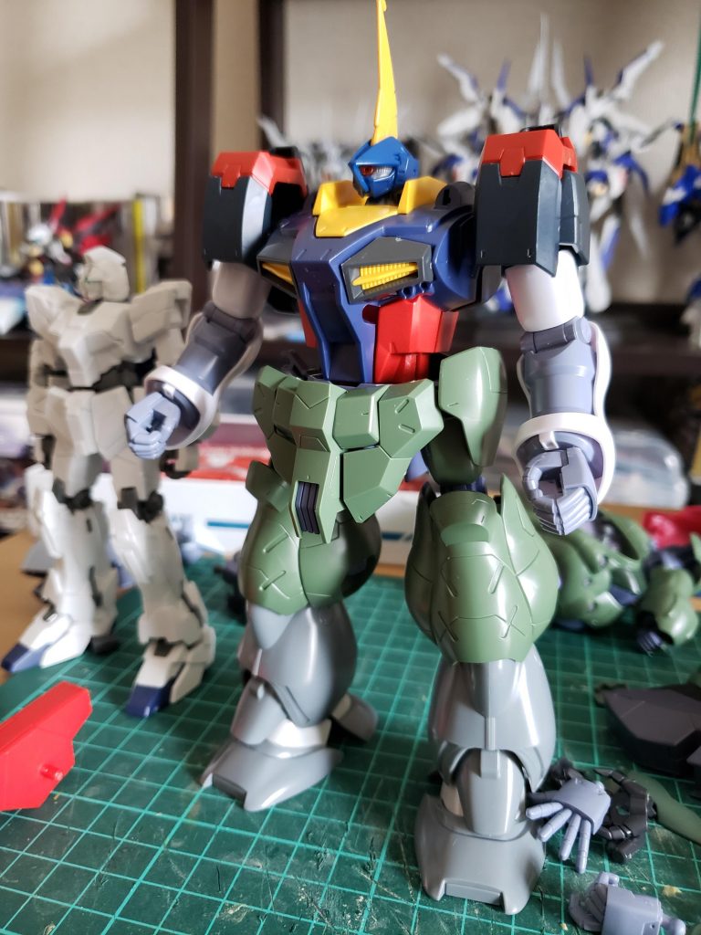 取り敢えず手元のジャンクパーツをひたすら組み換えてみた結果、アスリート体型に(笑)