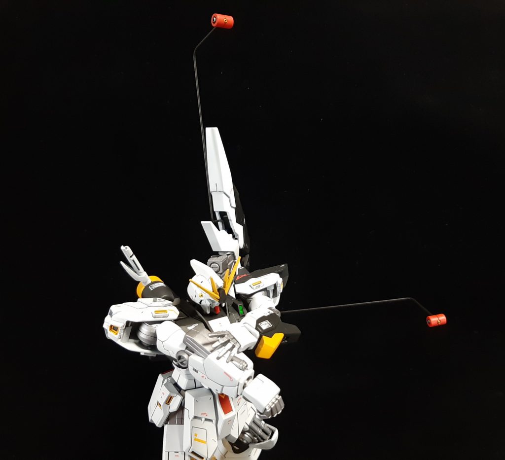 腕はハイニューガンダムブレイブからの改造なのでマシンガン装備です。