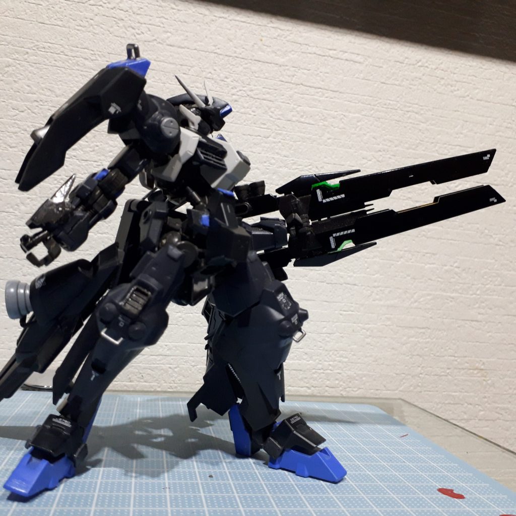 銃を合わせる事によりより強力な威力を発揮し戦艦を一撃で沈める事も可能。モビルアーマーに致命的な一撃を加えるために製造されたロストテクノロジー。