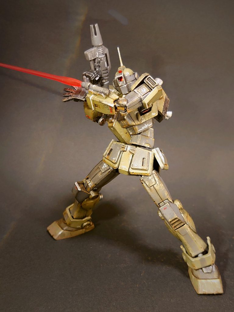 脇から見えるパイプも塗っておきました。腕を上げた時だけチラ見えするのがとてもエッチで気に入っています。
そういえば平手が付属しないのでビルダーズパーツから調達しました。スナイパーなのに平手が無いのはこのキットの弱点ですね。