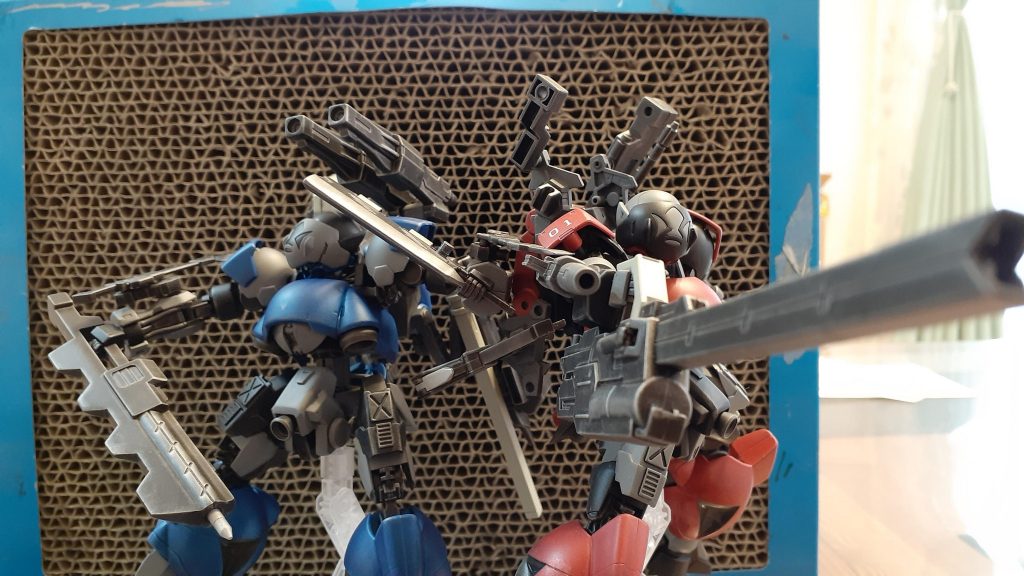 基本的にコンビでの戦闘をするので、複数ある互いの武器を持ち代えて戦ったりもします。こういう、戦況に合わせてお互いの武器を使い回すのって好きです。