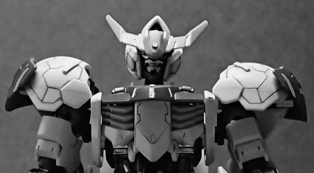 バルバトス…かつてお前の父親が乗った機体だ…。
